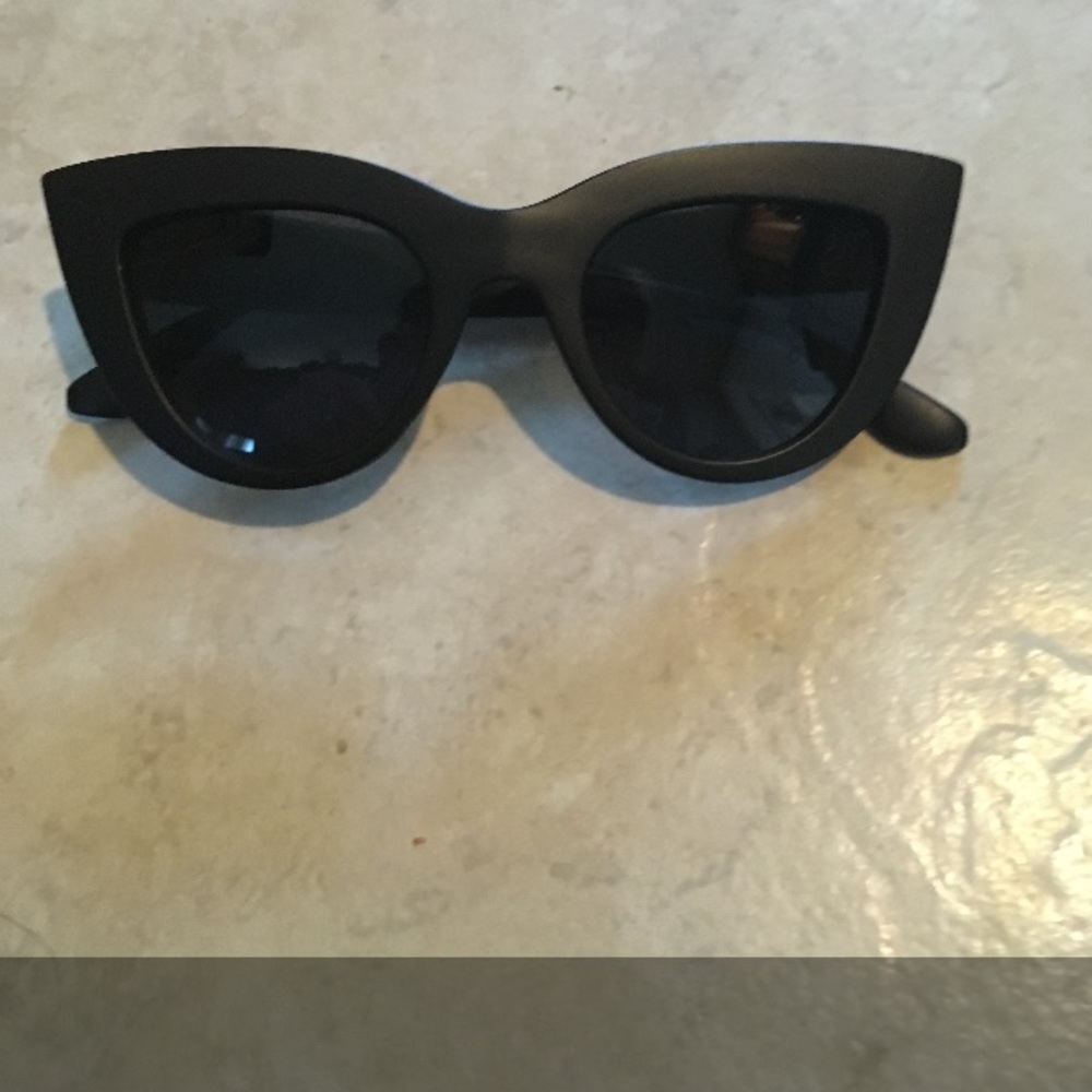❤️❤️❤️❤️❤️LAST ONE!!!!➰CAT EYE SUNGLASSES ➰ - Picture 4 of 5